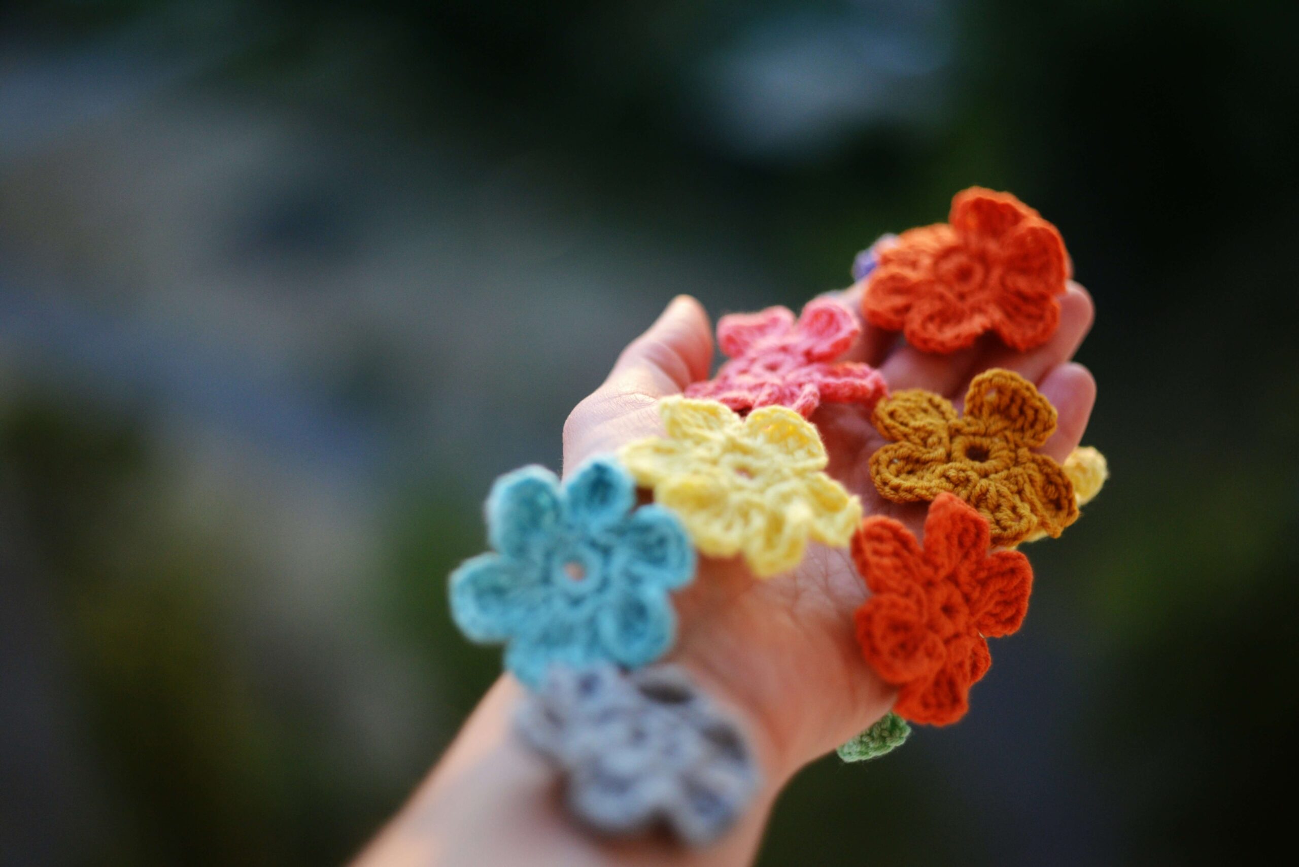 summer hobbies making crochet flowers