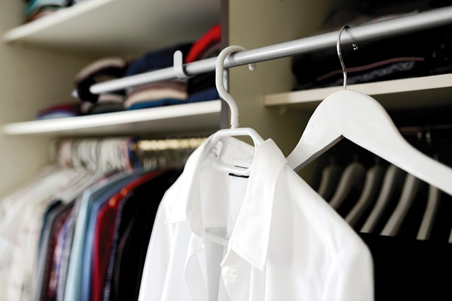 things to declutter before the new year clothes