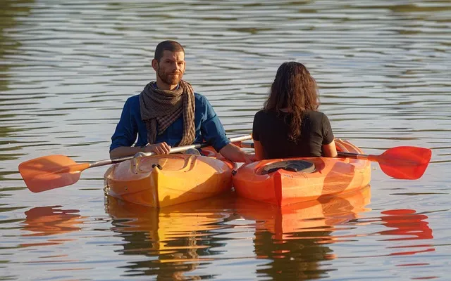 summer date ideas kayaking