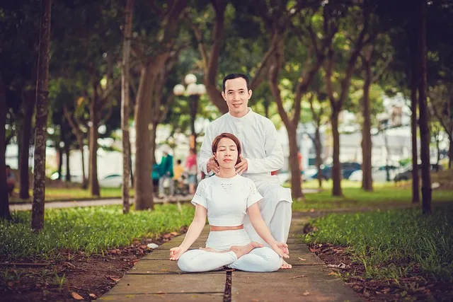 summer date ideas outside yoga